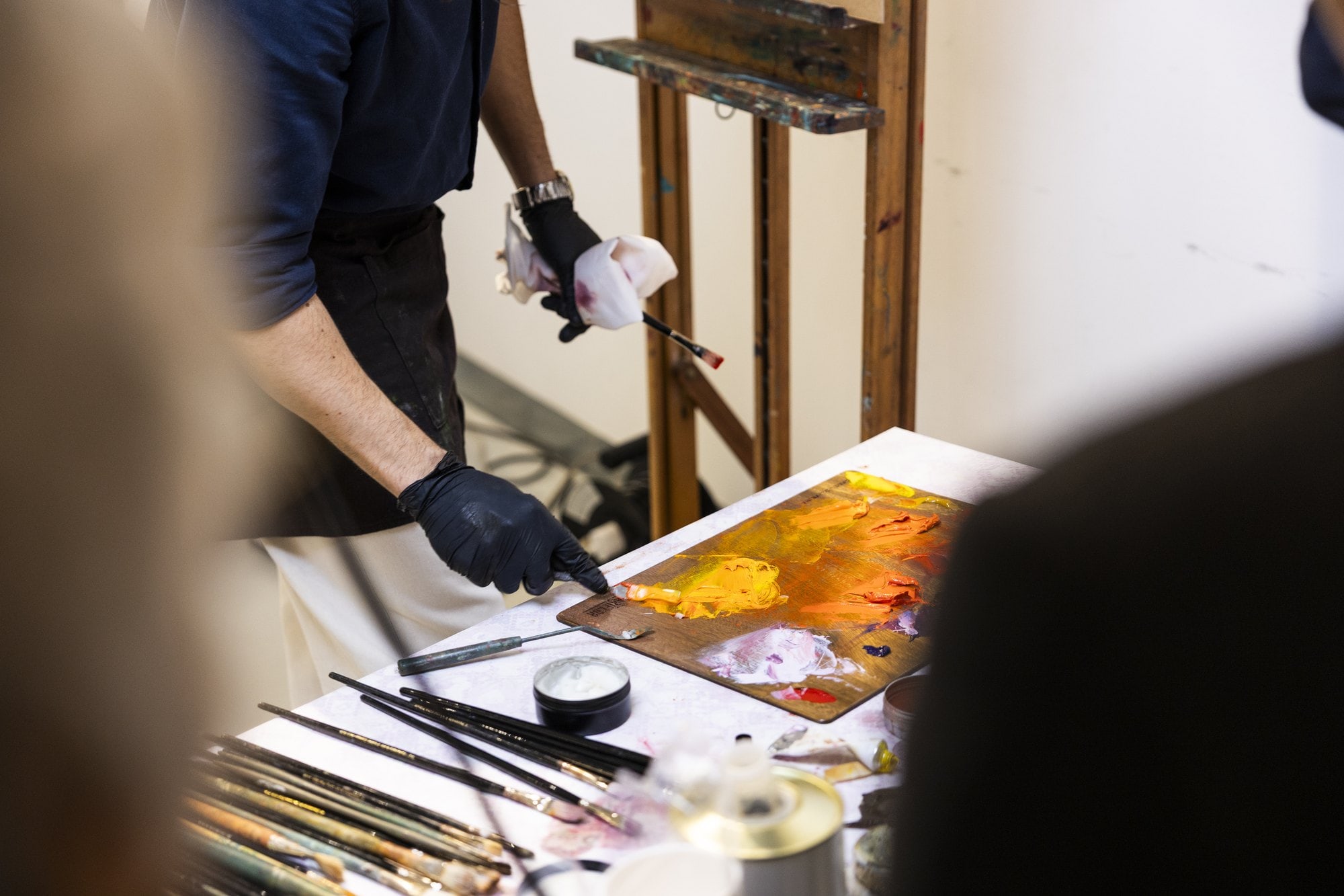 Aula de pintura no Atelier Mater, em Guimarães